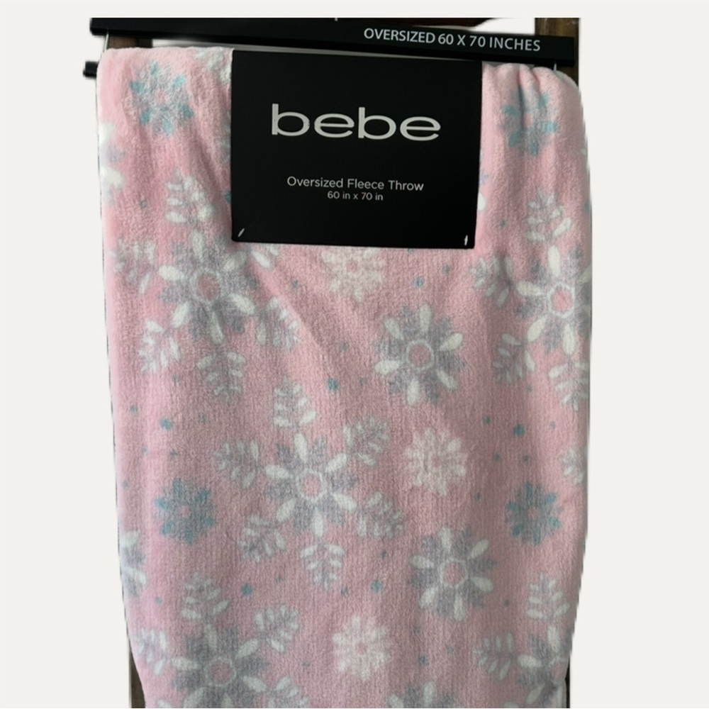 ❄️ NEW Bebe Oversized Fleece Throw Blanket - Pink Snowflake 60x70